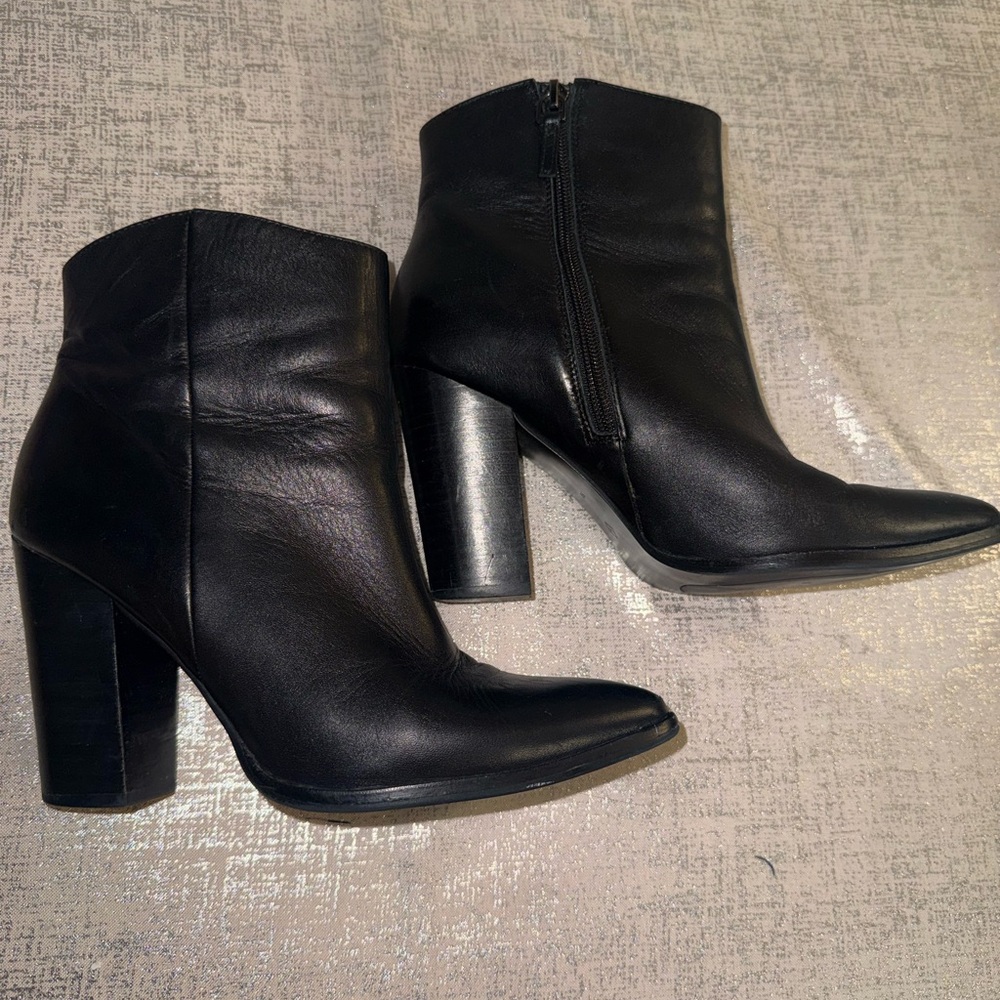 Halogen Black Leather Pointed Toe Ankle Boots